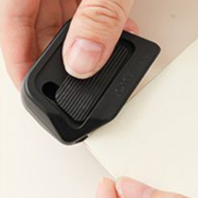 Magnetic portable box opener, plastic blades, automatic blade retraction, 5-pack